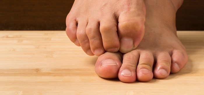 سایر علائم و نشانه‌هایی که در کنار بی حسی انگشتان پا به وجود می‌آیند