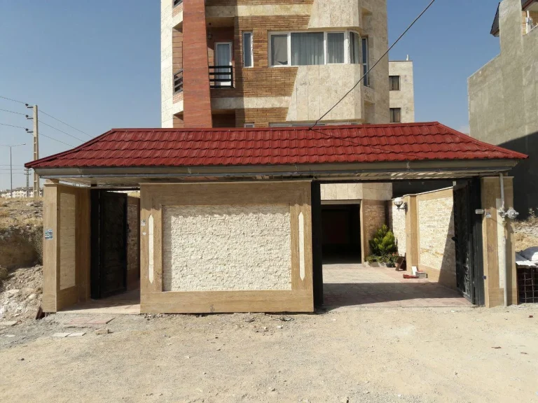 درب حیاط سر درب ورودی خانه مسکونی