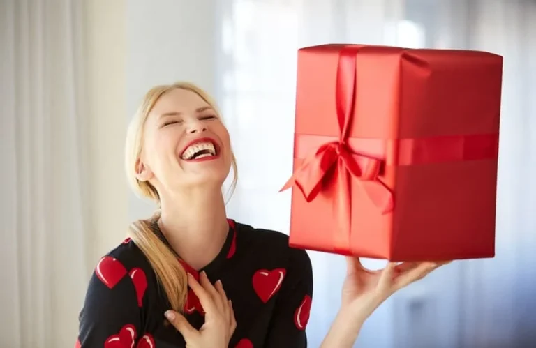 14 هدیه جذاب برای تولد دختر خانم ها