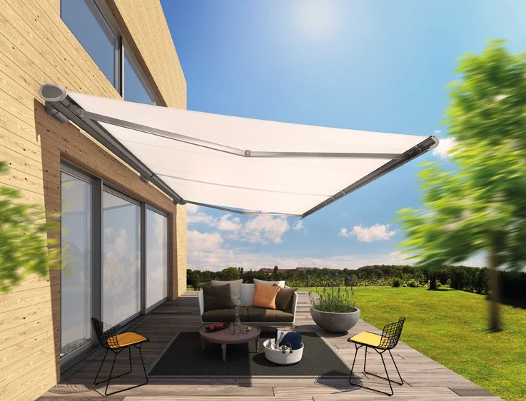 Can the full box canopy be used in hot and dry areas?