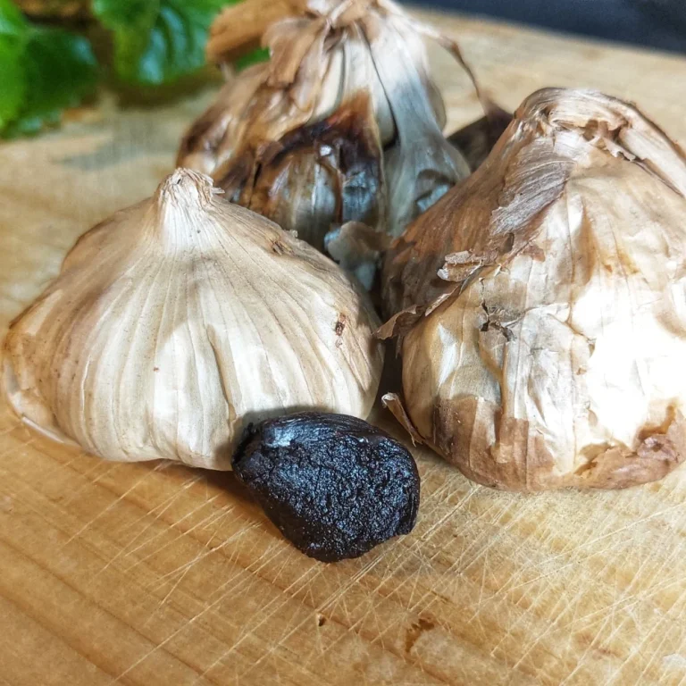 چطوری سیر سیاه درست کنیم؟ راهنمای کامل تهیه در خانه و خواص آن