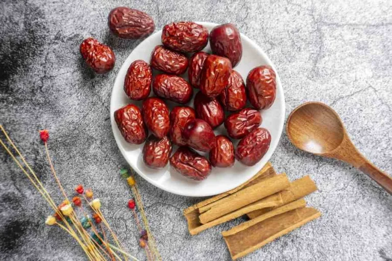 خواص عناب برای سلامتی؛ از بهبود خواب تا تقویت سیستم ایمنی و گوارش
