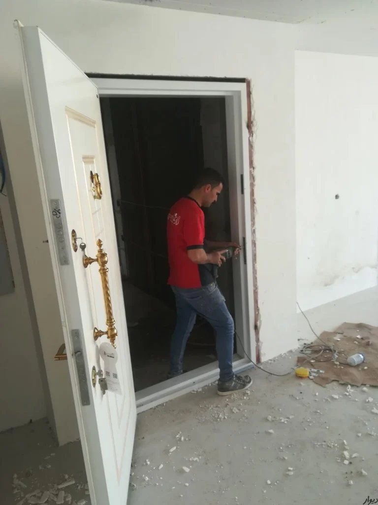 راهنمای جامع انتخاب نصاب درب ضد سرقت و بررسی هزینه های نصب