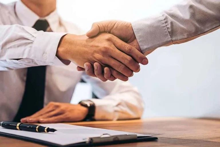 مدرک تحصیلی لازم برای استخدام در بانک ملی
