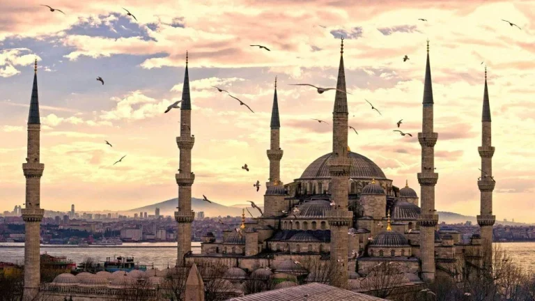 راهنمای جامع تور استانبول از تبریز؛ بررسی هزینه ها، مدارک و بهترین زمان سفر در سال 1405