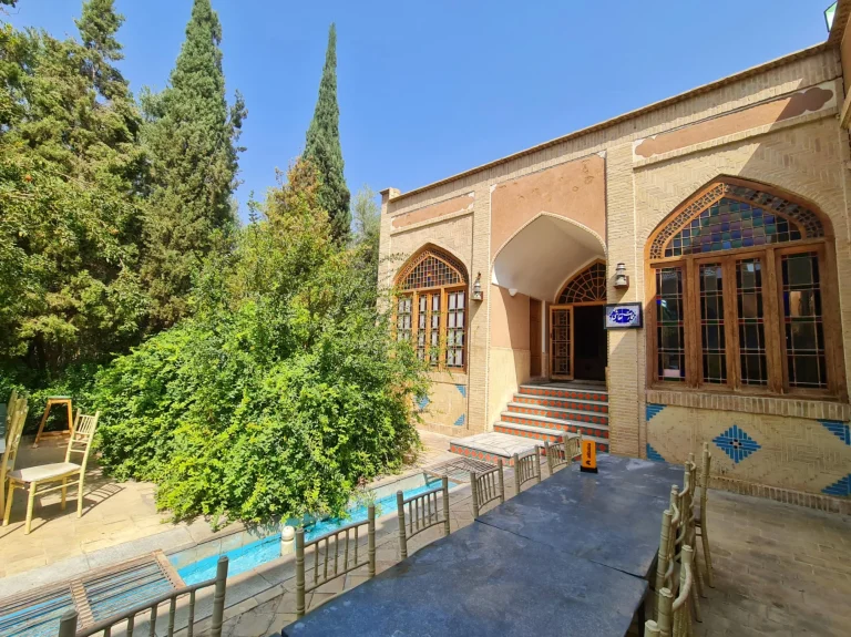 بررسی کامل هتل مشیر الممالک یزد؛ تاریخچه، امکانات و راهنمای اقامت
