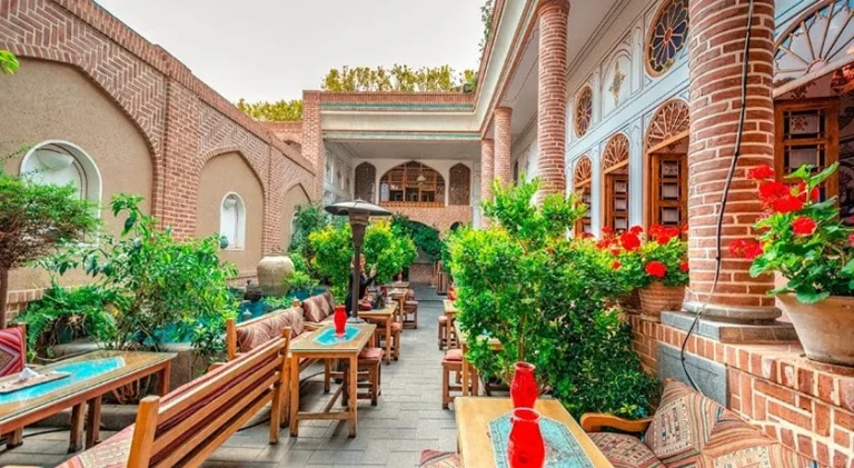 رستوران ترنج اصفهان؛ منو، آدرس و تجربه غذا در خانه تاریخی هوانس