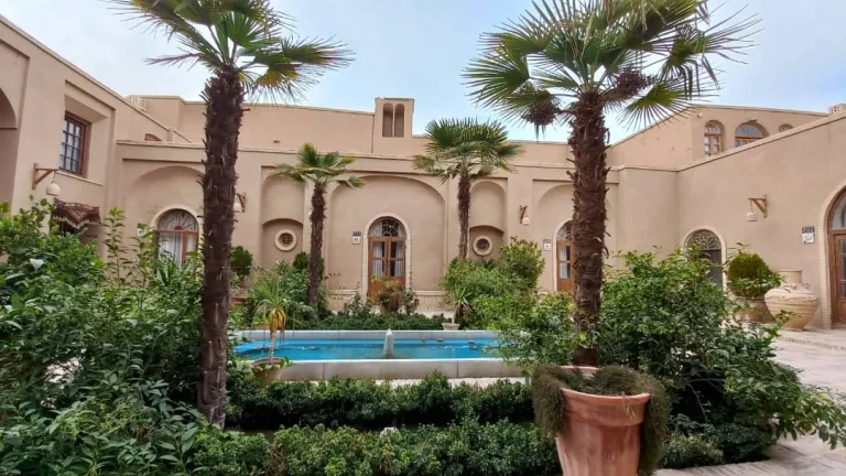 تور یزد؛ راهنمای جامع سفر به شهر بادگیرها و اولین شهر خشتی جهان (1405)