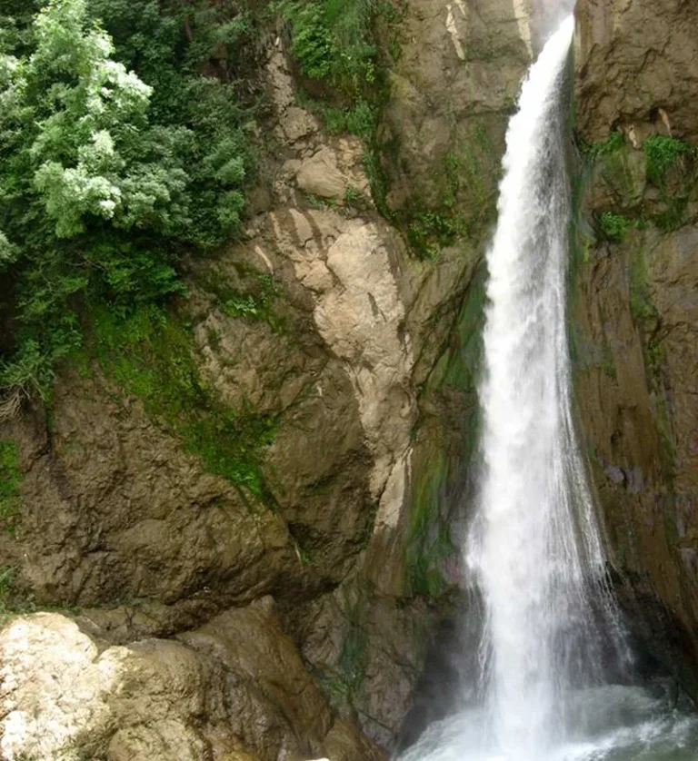 راهنمای جامع بازدید از آبشار شلماش سردشت؛ بهشت پنهان زاگرس (بروزرسانی 1405)