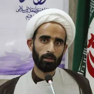 نویسنده کتاب پرواز با پاراموتور را دوست دارم :علی آرمین