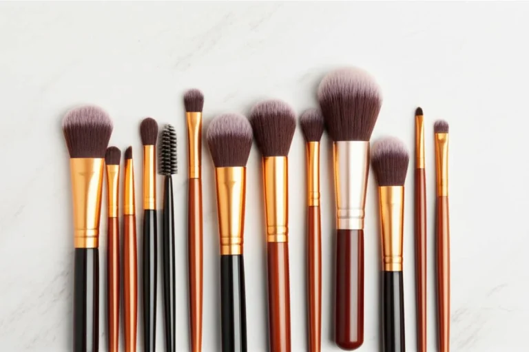 راهنمای کامل انواع براش آرایشی و کاربرد آنها + نکات شستشو و نگهداری