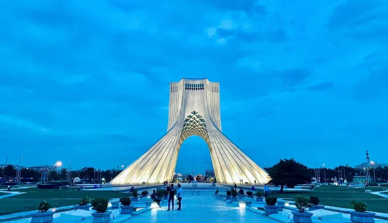 پایانه تاکسی سواری برون شهری آزادی (ترمینال غرب)؛ راهنمای جامع سفر، مسیرها و تعرفه‌های 1405